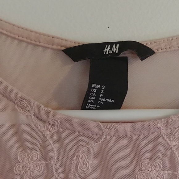 Mesh embroidered scalloped top - Picture 6 of 8